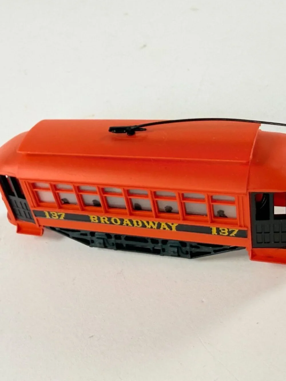 Vintage TYCO HO Scale 214G Broadway Trolley Car #137 Runs